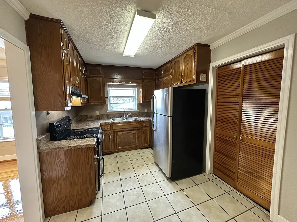 Building Photo - 637 Blanton Ln