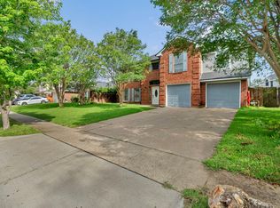 326 Baldwin St, Grand Prairie, TX 75052