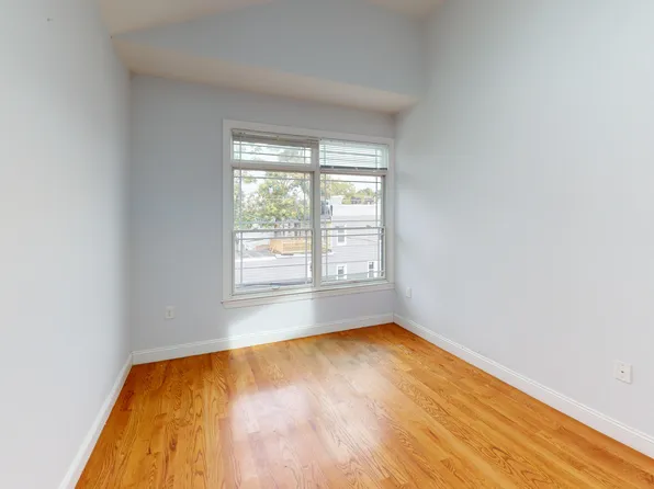 255 Griffith Street image 20 of 21