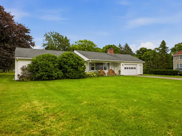 1290 W Main Rd, Portsmouth, RI 02871