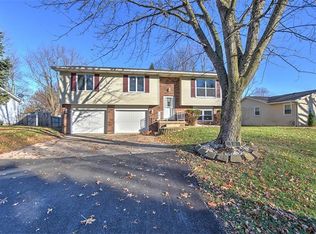 10 Redlick Ct, Warrensburg, IL 62573