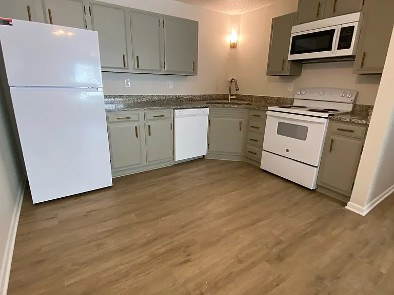 127 Harrington Ave #2B — Photo 2