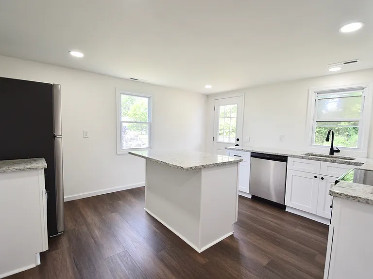 10169 Locust St — Photo 5