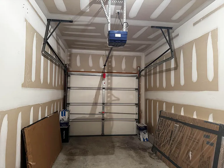 one car garage included