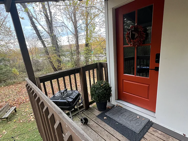 1537 Columbus Rd — Photo 2