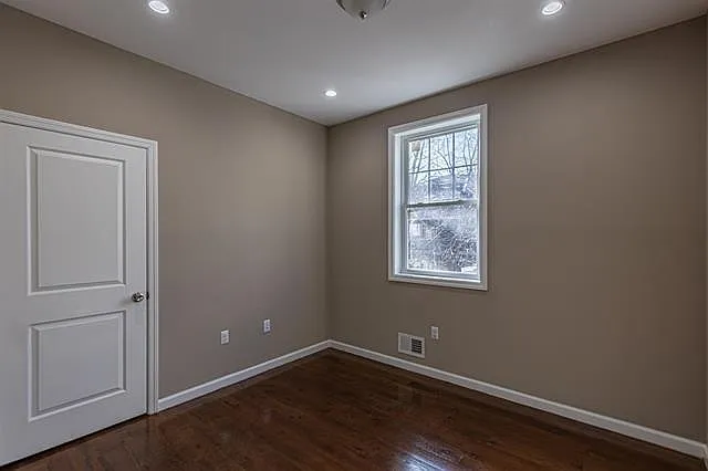 69 Hutton St #1 — Photo 8