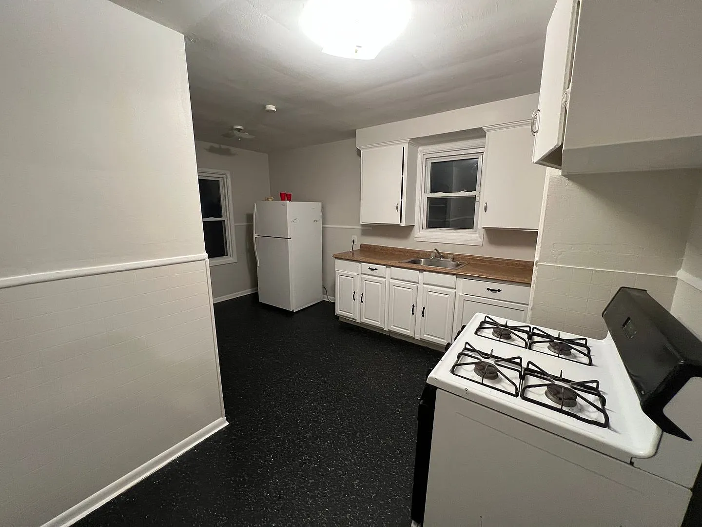 3 Bed 1 Bath bungalow with basement on eastside of Detroit- Fresh paint, refinished floors! — Photo 4