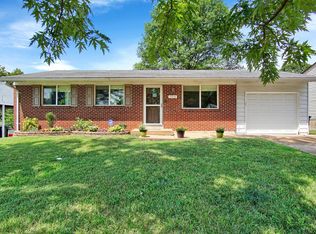 2016 Gladiator Dr, Fenton, MO 63026