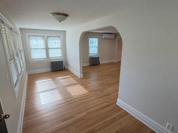 105 McLaren St, Red Bank, NJ 07701