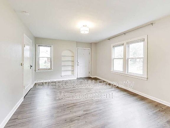 4th image of 1510 N Gladstone Ave