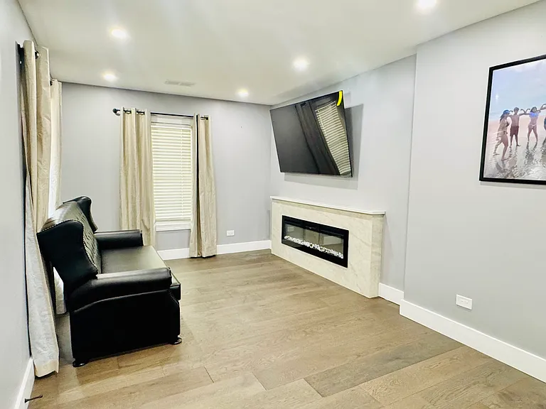 7258 W 72nd St — Photo 3