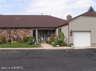 8839 Castle Hill Dr NE, Rockford, MI 49341