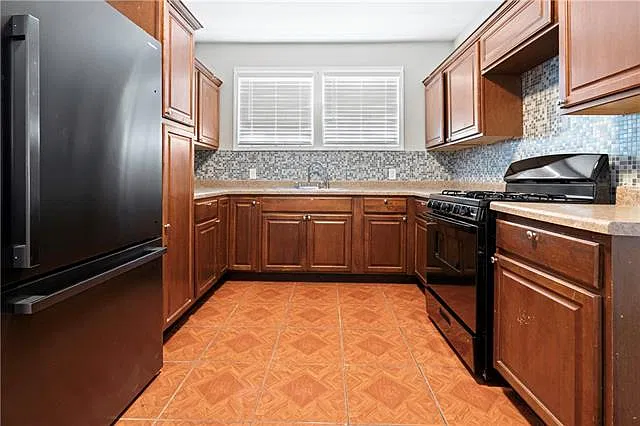 3 bed, 2.0 bath, 1440 sqft, $1,450 — Photo 2