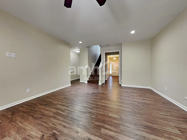 498 Stonebridge Cir — Photo 8