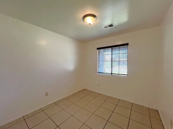 1408 Interlaken Dr, Bakersfield, CA 93307