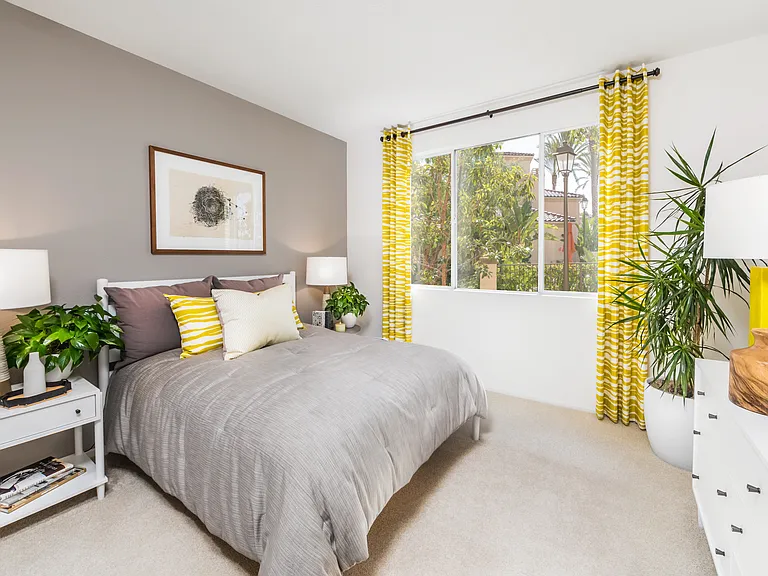 Las Flores Apartment Homes — Photo 33