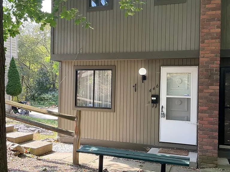 446 Crosby Dr — Photo 1