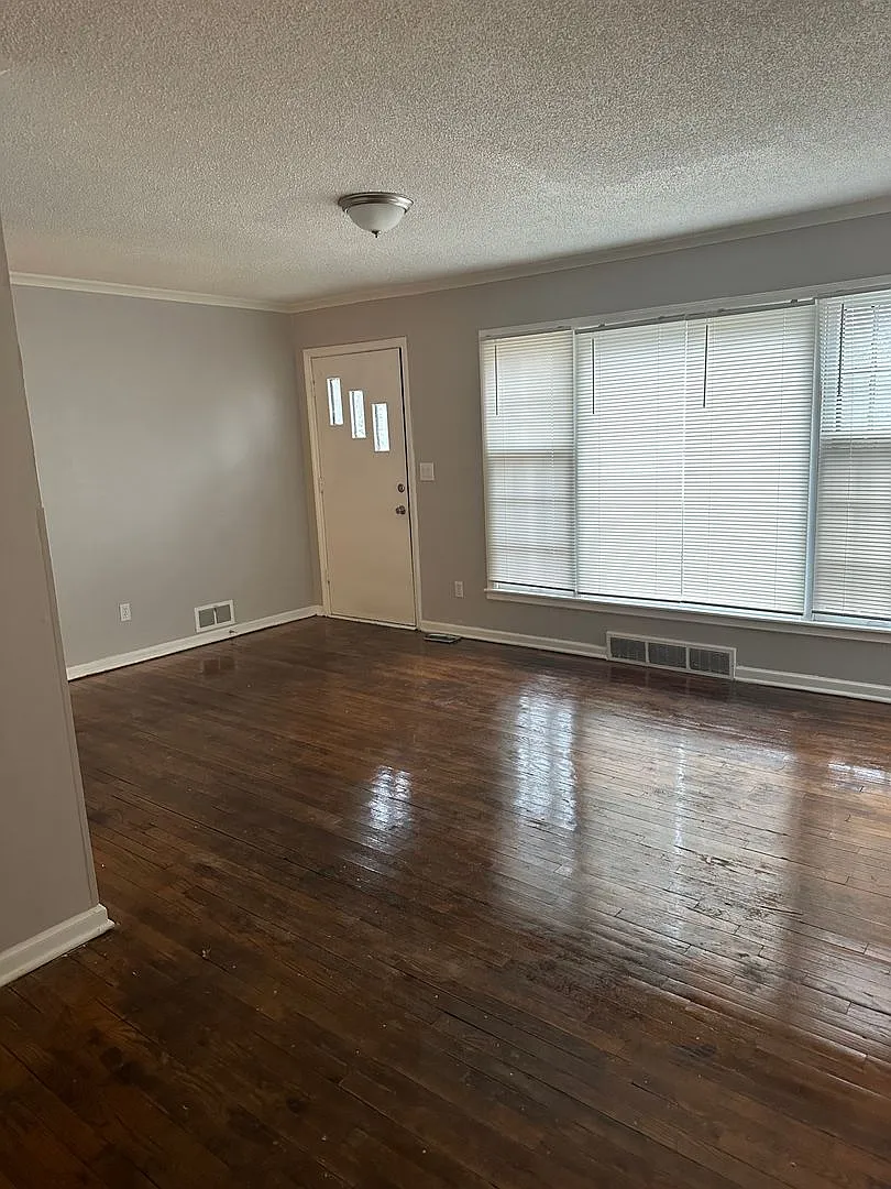 Cute 2 Bedroom Bungalow Coming Soon — Photo 3