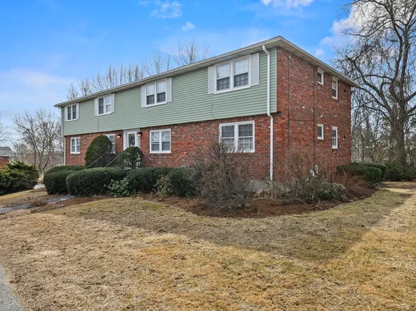 3 Zabriskie Dr APT E, Newburyport, MA 01950