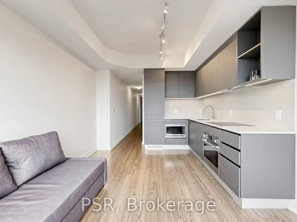 377 Madison Ave, Toronto, ON M4V 3E1