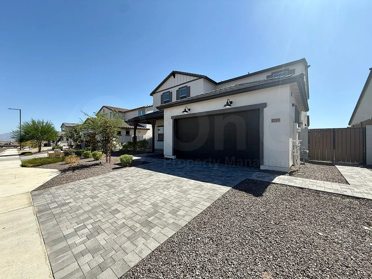 4 bed, 3.5 bath, 3232 sqft, $3,200 — Photo 2