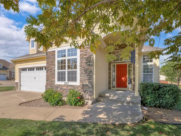 1207 Notting Hill Rd, Greenwood, MO 64034