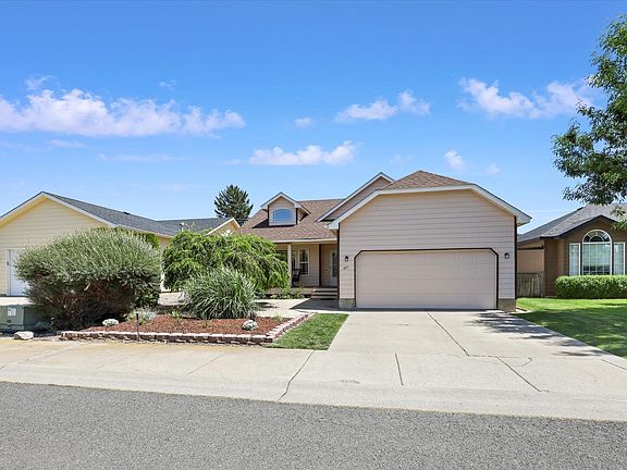 2nd image of 421 S Lucille Ct