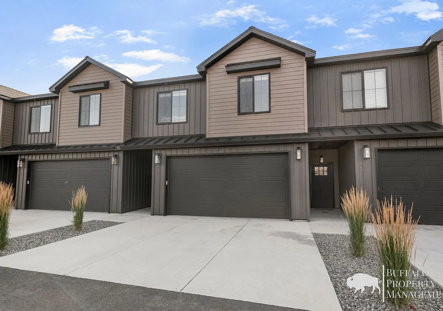 Fully Furnished 3bd| 2.5 Ba Townhome — Photo 3