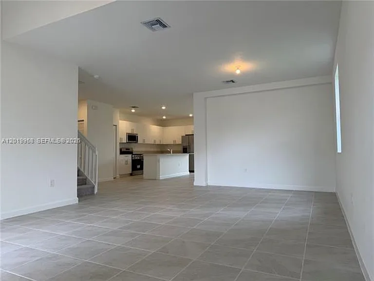 2384 SE 29th Dr — Photo 4