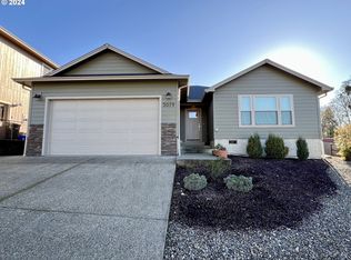 3079 W Woodside Ave, Roseburg, OR 97471