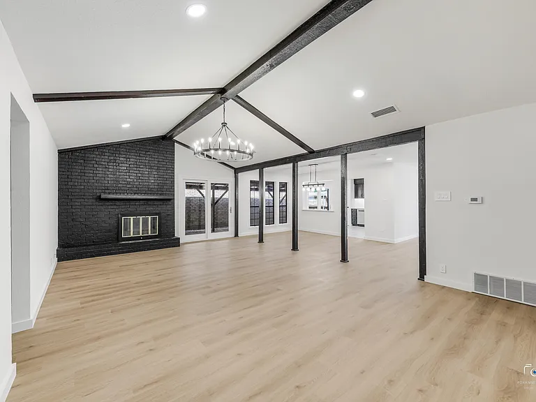 2212 Benbrook Dr — Photo 3