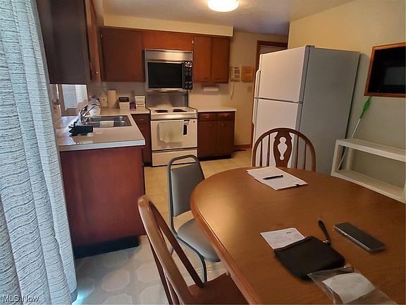2nd image of 100 E Lubeck Hills Dr