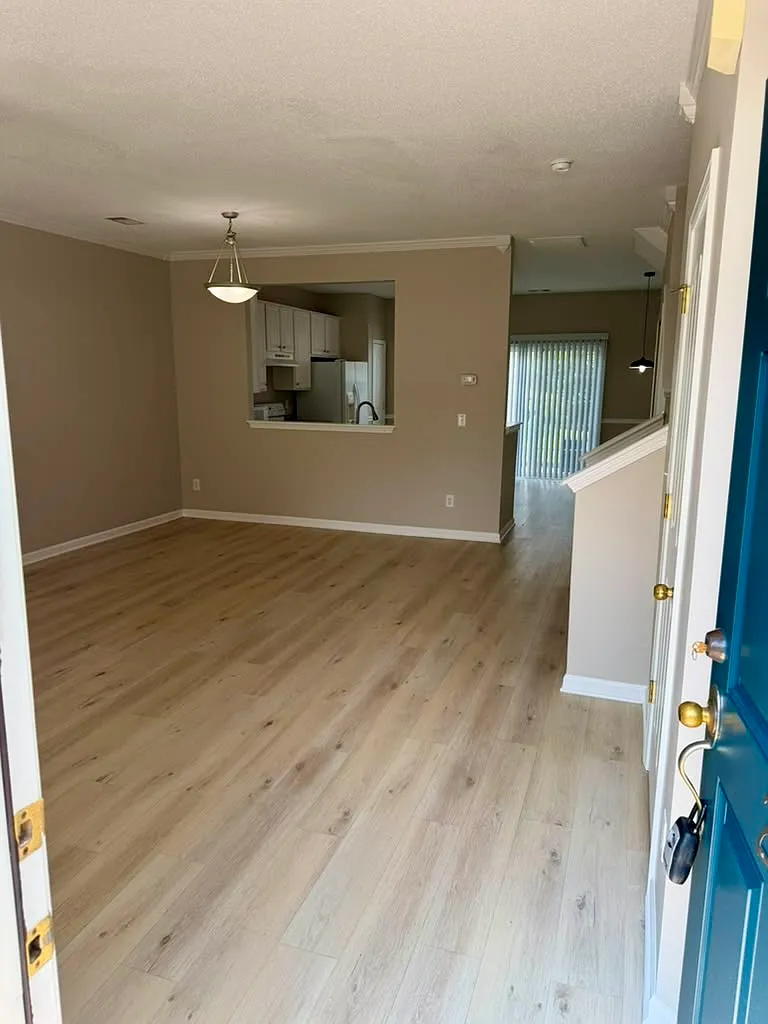 2 bed, 2.5 bath, 1550 sqft, $1,700 — Photo 1
