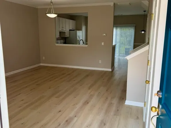 27 Stratus Ct, Greer, SC 29650