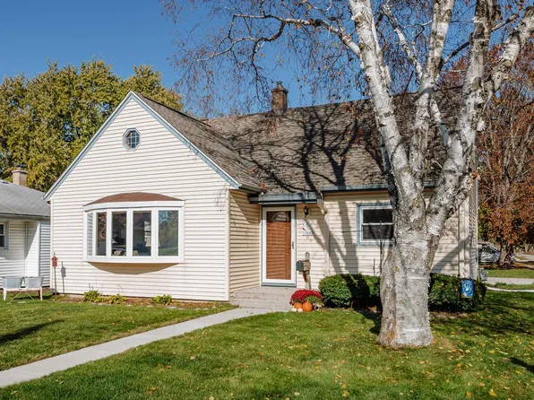 1900 Wealthy STREET, Waukesha, WI 53188