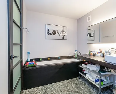 Rented by Real Easy LLC | media 128