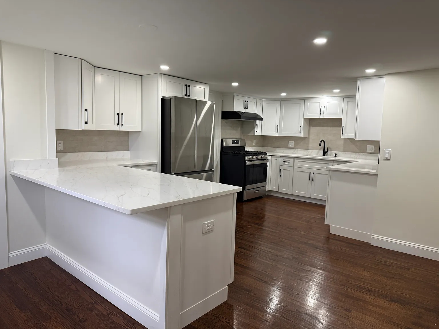 2 bed, 1400 sqft, $2,700 — Photo 2