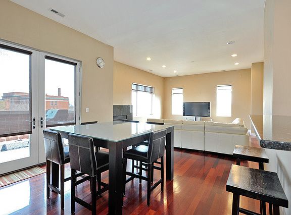 3rd image of 1600 W North Ave #403