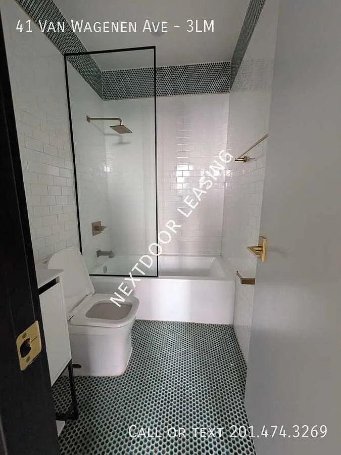 41 Van Wagenen Ave — Photo 2