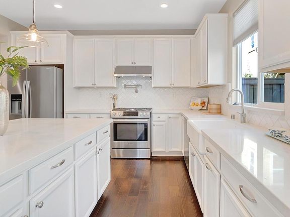 5th image of 1673 Vine St