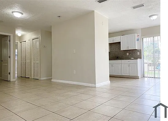 3 bed, 1400 sqft, $3,000 — Photo 2