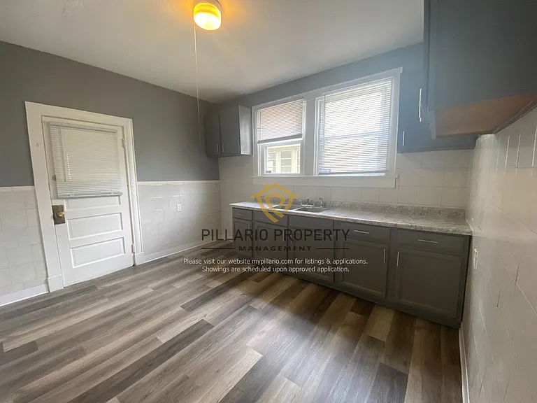 916-918 Fairfield Ave — Photo 18