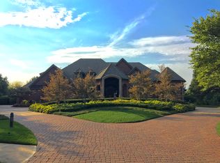 9762 Ascot Dr, Omaha, NE 68114