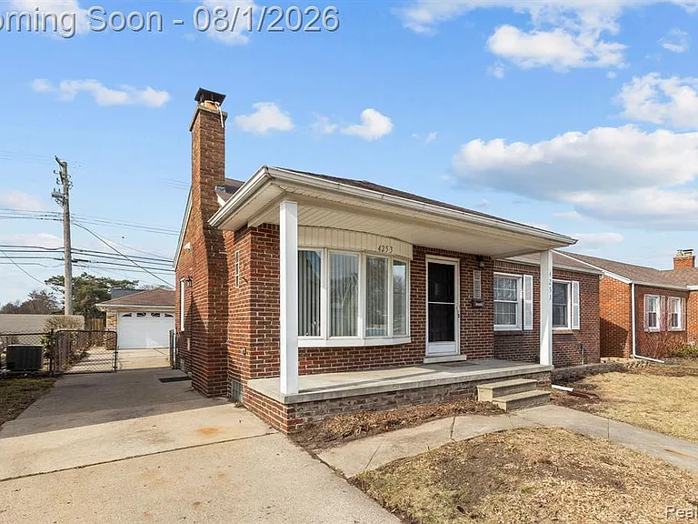 4253 Cooper Ave — Photo 2