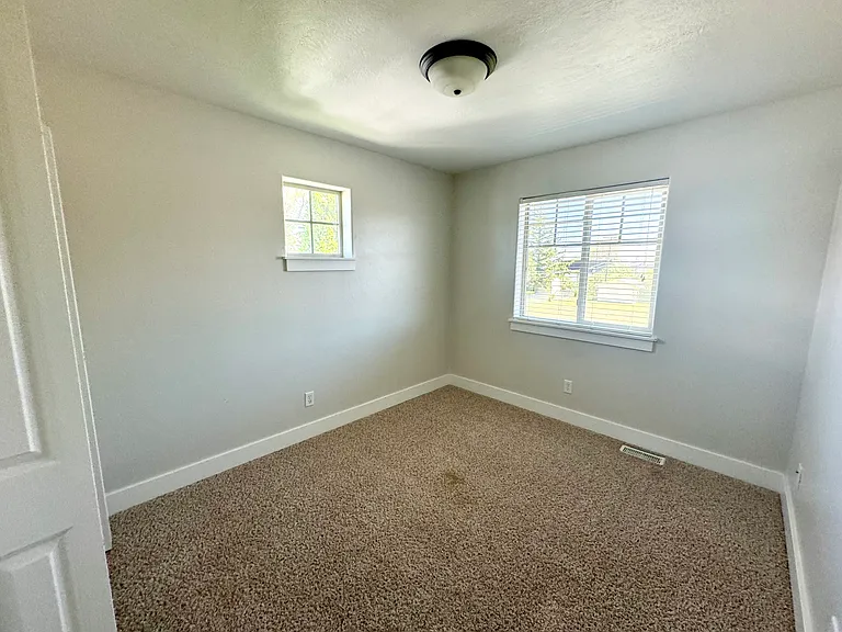 177 S 4 W — Photo 25