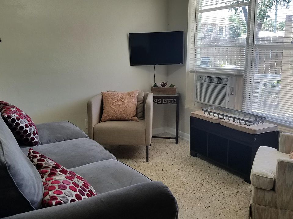 1st image of 224 S J St APT 2
