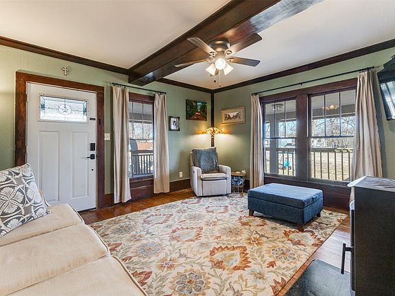 5th image of 112 W Elm St