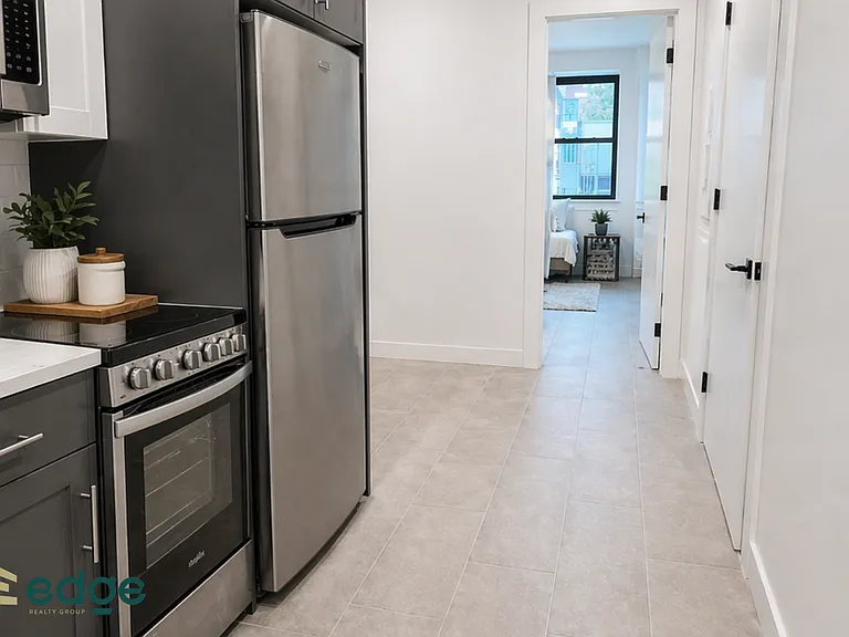 1352 Franklin Ave #2A — Photo 1