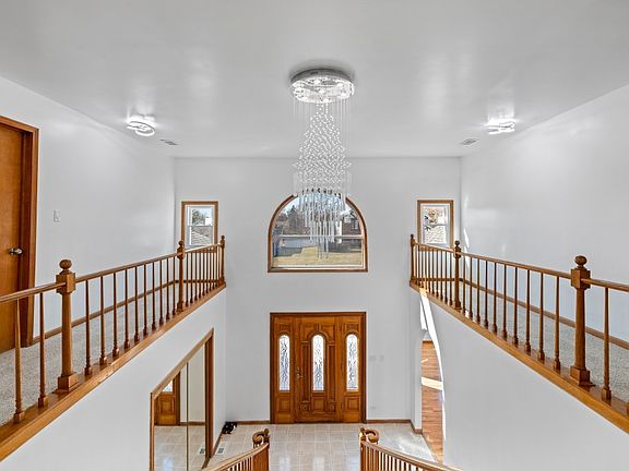 4th image of 725 N 8th Ave