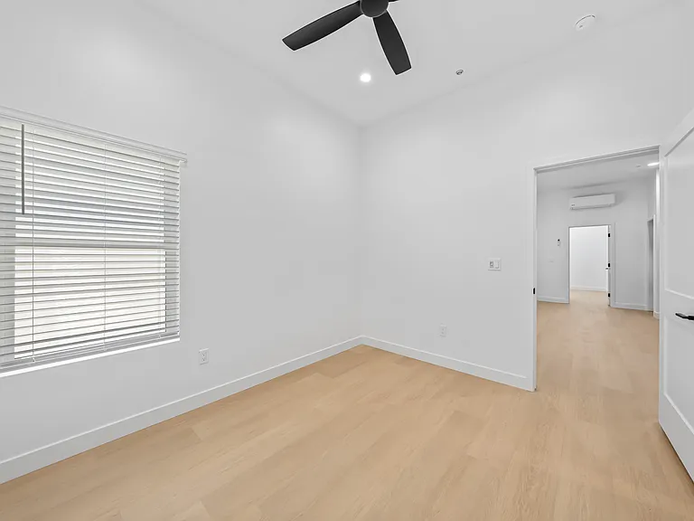 131 Diana St #13 — Photo 17